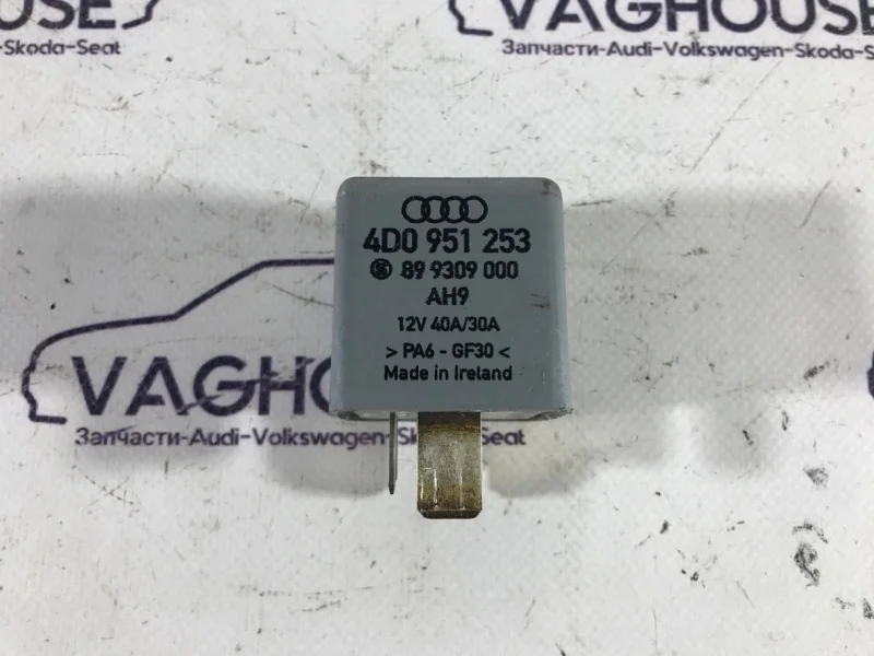 Реле бензонасоса Audi A8 D2 4D 4.2 2001