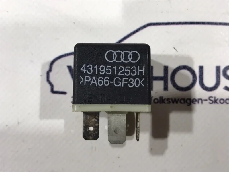 Реле вентилятора Audi A6 C5 2001