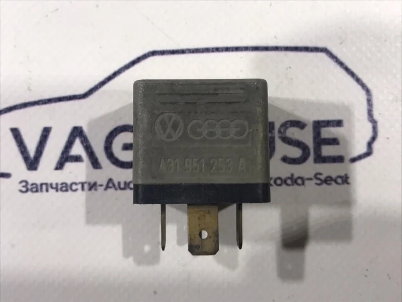 Реле Audi 80 B3 1991