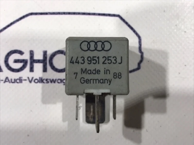 Реле Audi 80 B4 1995