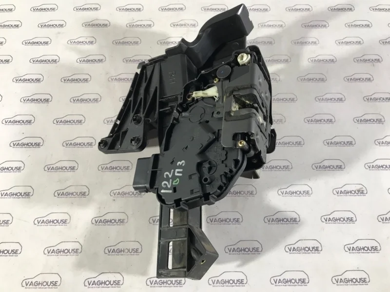 Замок двери задний правый Ford Focus MK 2 HWDA 1.6