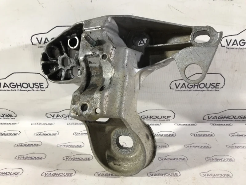 Кронштейн двигателя левый Audi A4 B5 8D2 1.6 ADP
