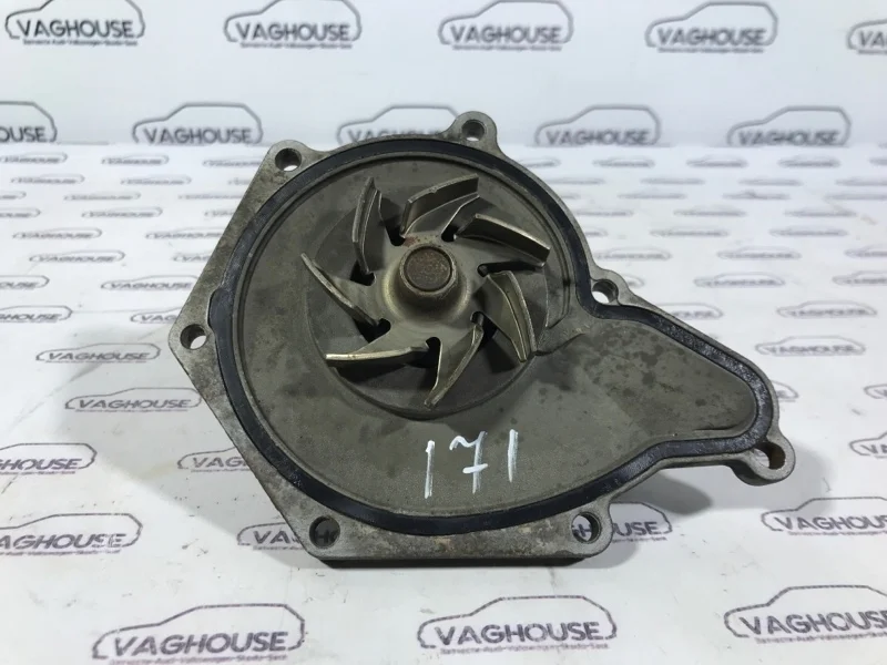 Помпа Audi A6 C6 3.2 BYU 2007