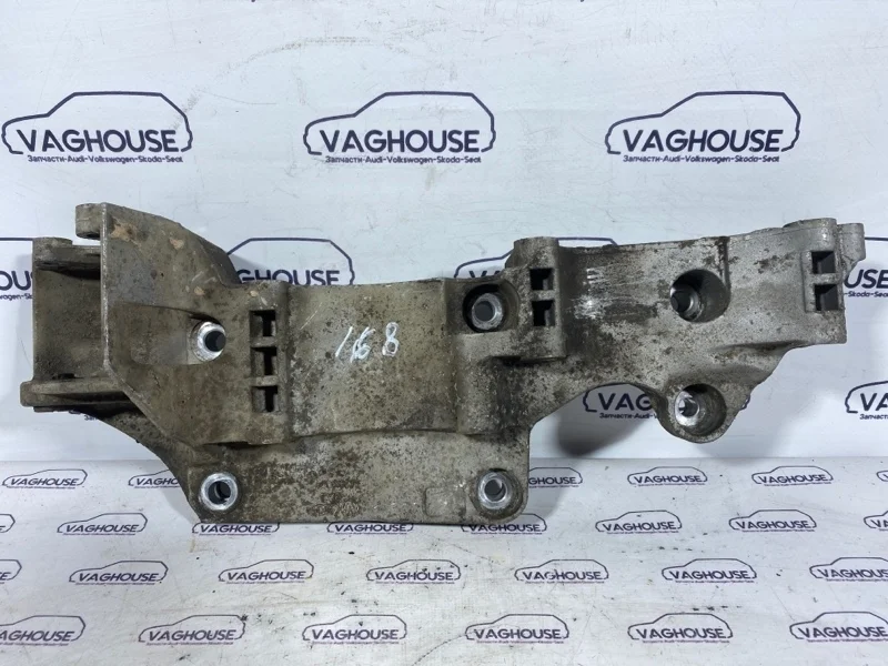 Кронштейн генератора Volkswagen Jetta MK 4 2.0 AVH