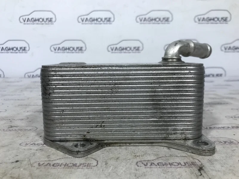 Радиатор масляный Volkswagen Passat B6 2.0 BVY