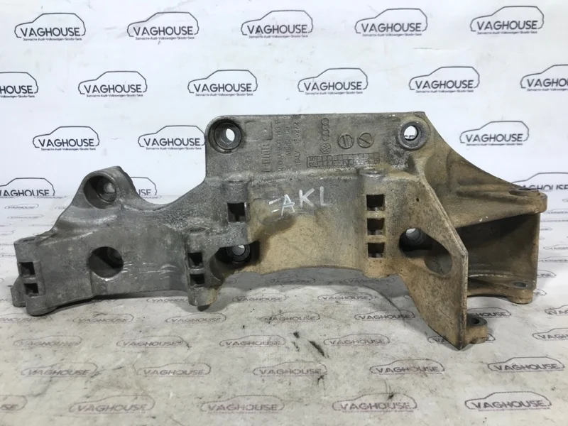Кронштейн генератора Volkswagen Golf 4 1.6 AKL