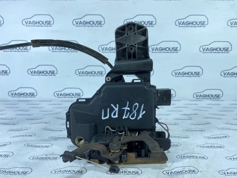 Замок двери передний правый Volkswagen Passat B5