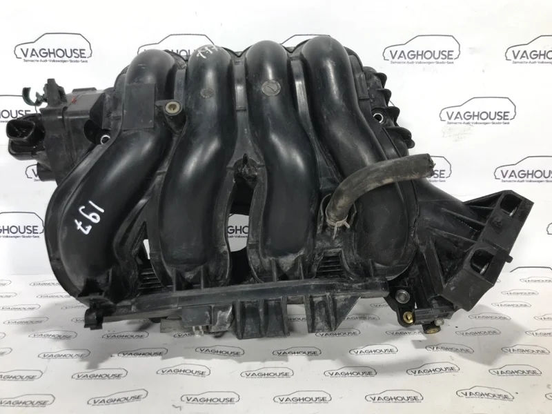 Коллектор впускной Honda Civic 4d 1.8 R18A1 2008