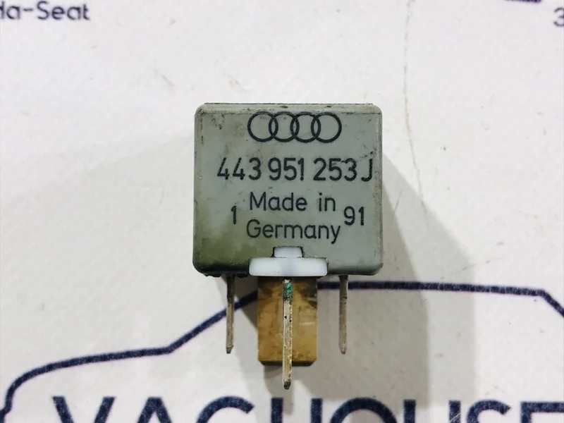 Реле Audi 100 C4 2.3 AAR 1992