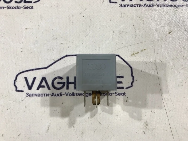 Реле Audi S8 D2 4D 4.2 2000