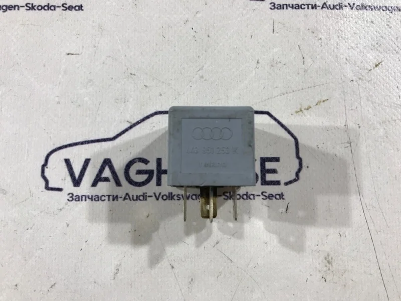 Реле Audi S8 D2 4D 4.2 2000
