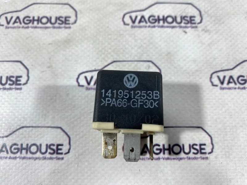 Реле Volkswagen Passat B5+ 3B3 1.8T AWM