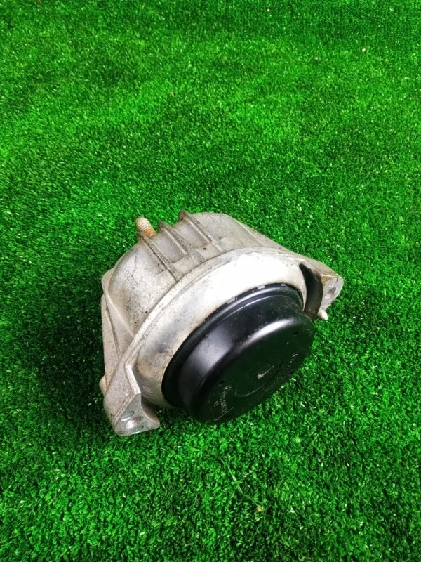 Подушка двигателя BMW 320i E90