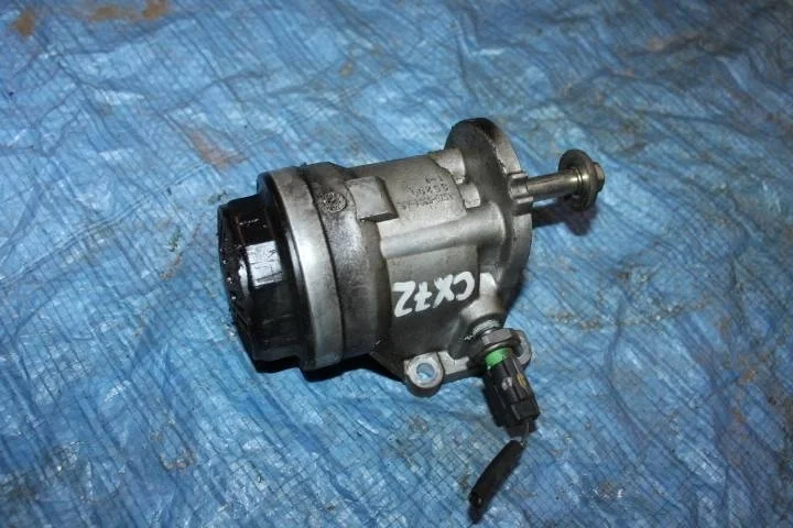 Б.у. кронштейн масляного фильтра MAZDA CX7 ER8 MAZDA CX7 ER8