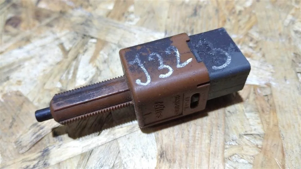 Б.у. датчик педали тормоза NISSAN TEANA J32 NISSAN TEANA J32