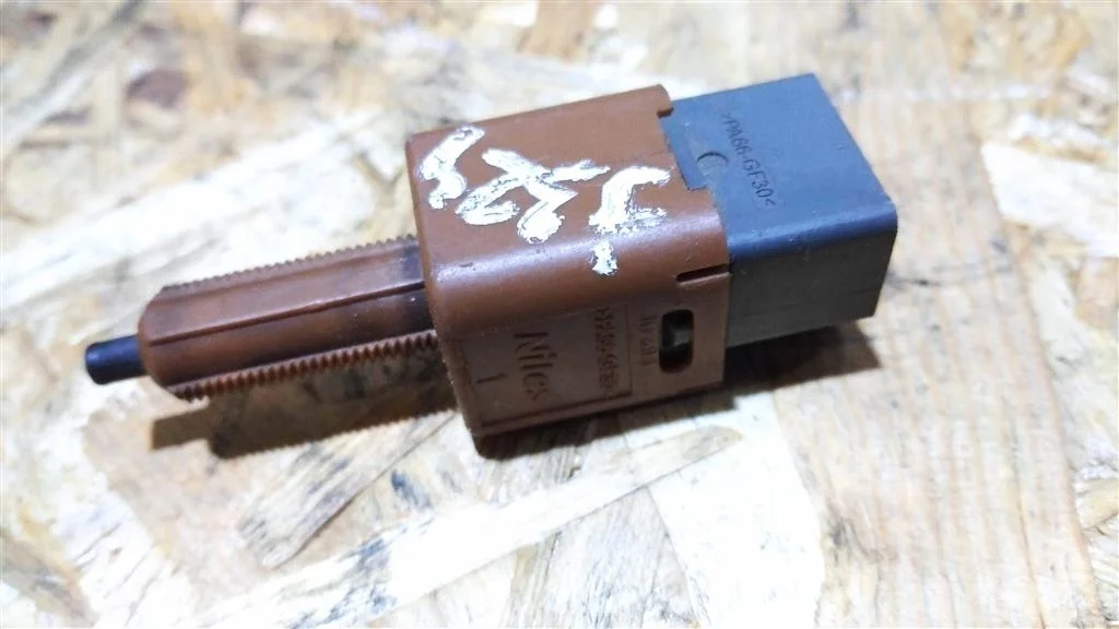 Б.у. датчик педали тормоза NISSAN TEANA J32 NISSAN TEANA J32