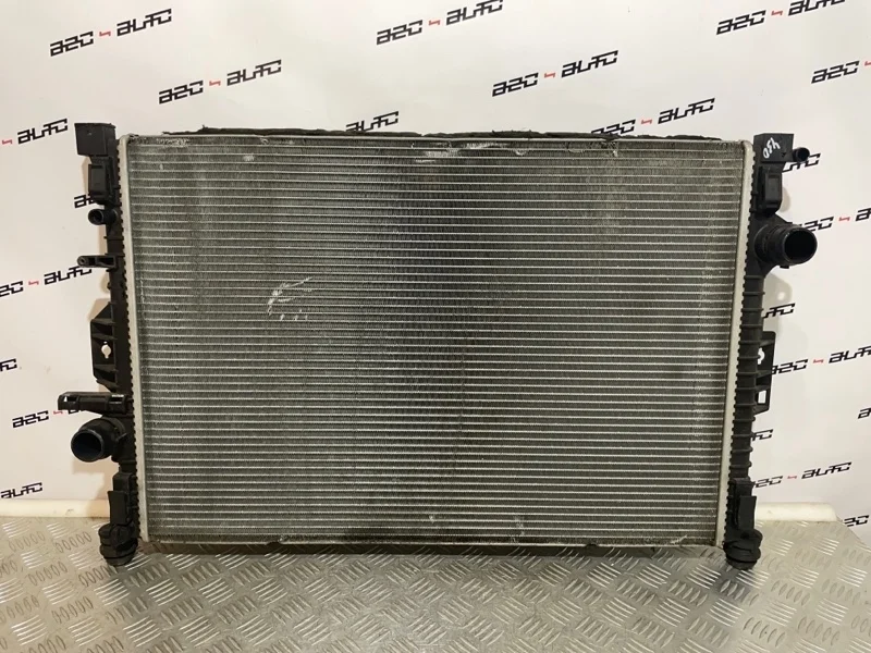 Радиатор охлаждения двигателя Volvo S60 2013 1433321 2 1.6