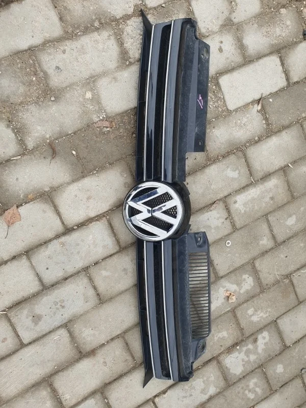 Решетка радиатора Volkswagen Golf 2008-2012 6(5ХБ)