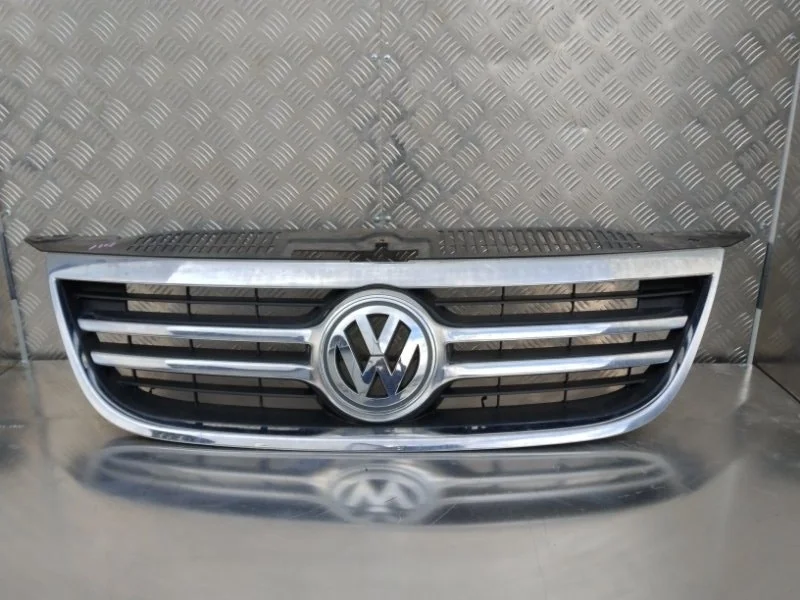 Решетка радиатора Volkswagen Tiguan 2007-2011 5N