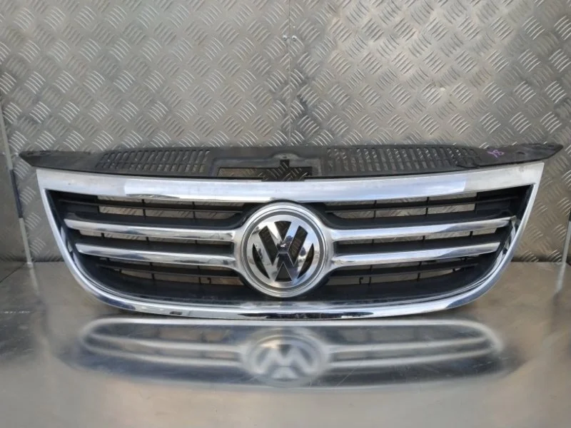 Решетка радиатора Volkswagen Tiguan 2007-2011 5N