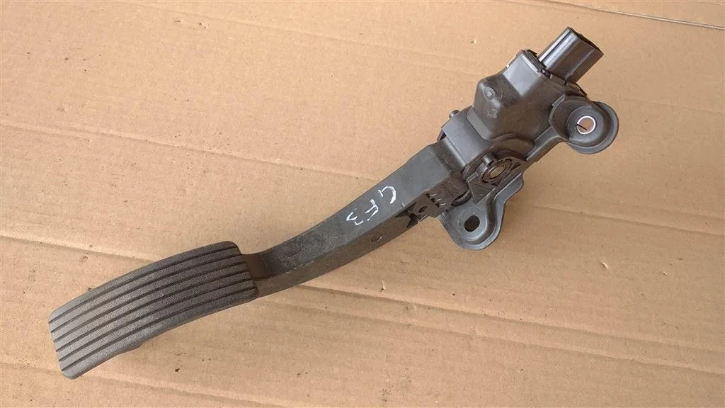 Б.у. педаль газа MITSUBISHI OUTLANDER GF3W MITSUBISHI OUTLANDER GF3W