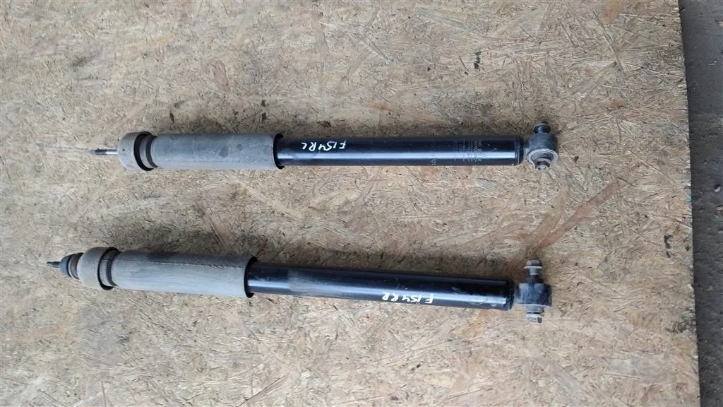 Б.у. амортизатор  2 шт NISSAN JUKE F15E NISSAN JUKE F15E