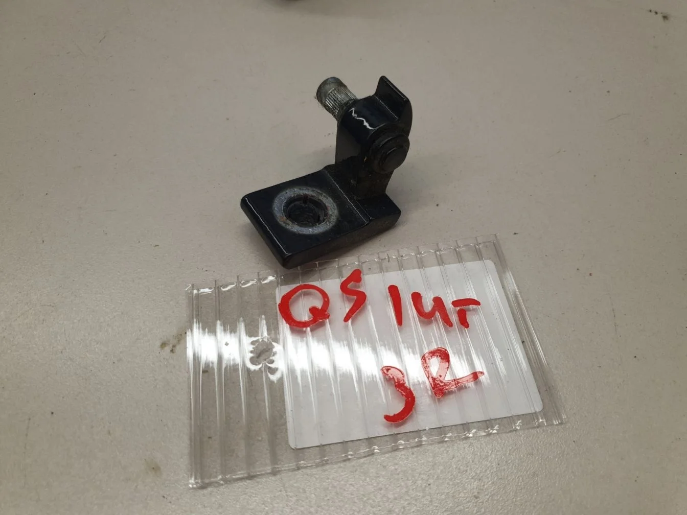 Петля двери для Audi Q5 8R 2008-2017