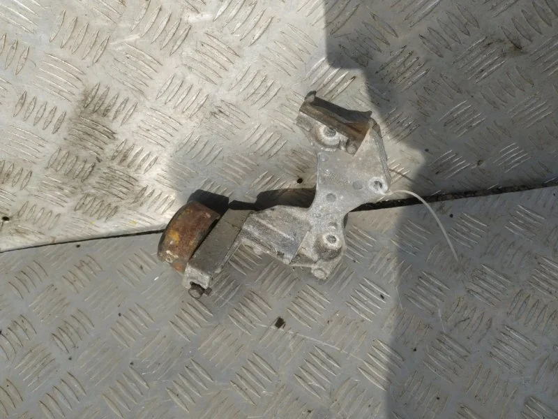 Кронштейн генератора Renault Fluence 2014-2021 117102094R