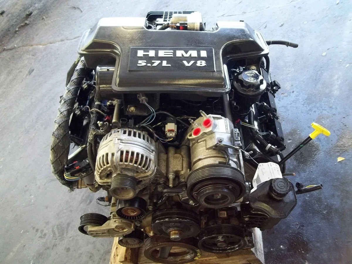 Дром купить мотор. Dodge Ram 5.7 Hemi. Двигатель Додж рам 5.7. Мотор Hemi 5.7. Dodge Ram двигатель 4.7.