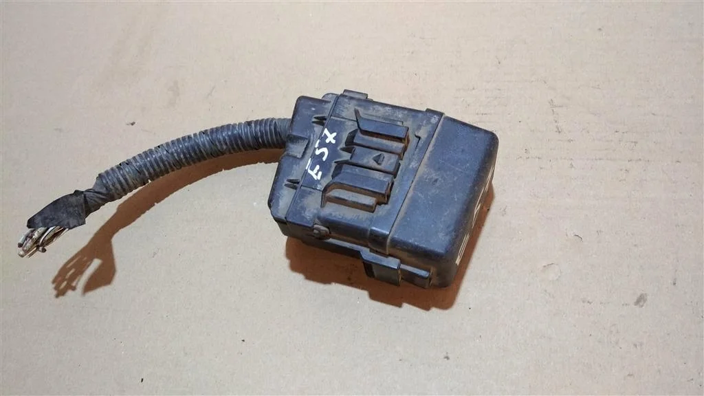 Б.у. блок предохранителей малый TOYOTA COROLLA ZRE151 TOYOTA COROLLA ZRE151