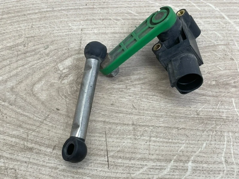 Датчик дорожного просвета VW Touareg 2 2010-2018 7P