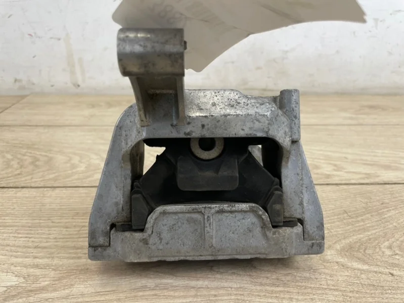 Опора двигателя VW Tiguan 2007-2016 5N