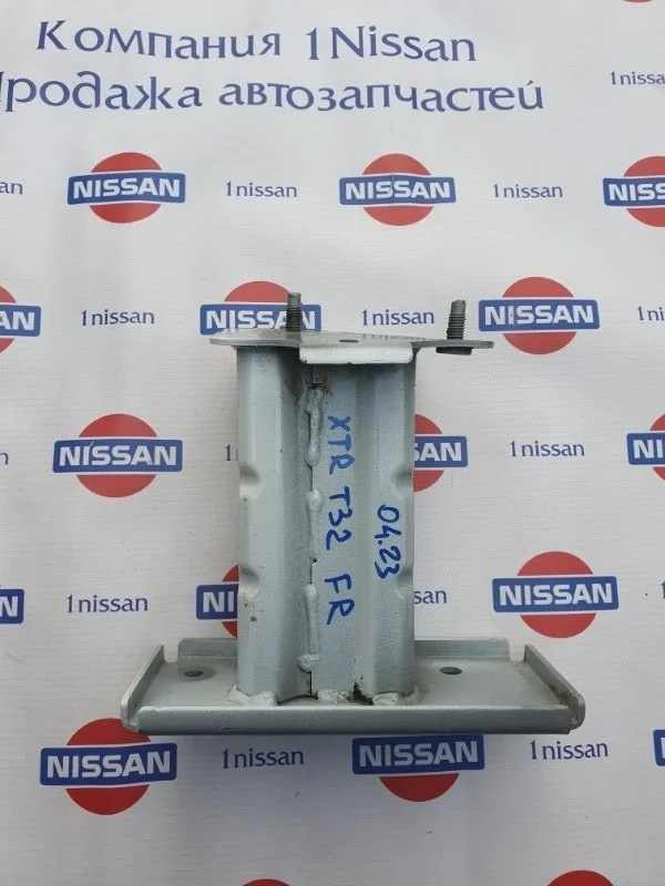 Кронштейн усилителя переднего бампера Nissan 08.04.2023 622104CL2A, передний правый