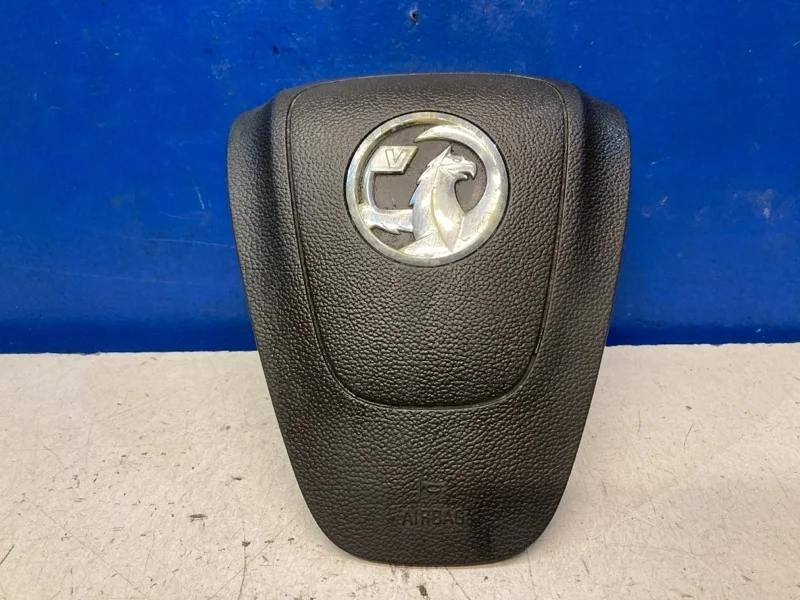 Подушка безопасности в руль Opel Astra J 2011 13299779 ХЭТЧБЕК 2.0 A20DTH