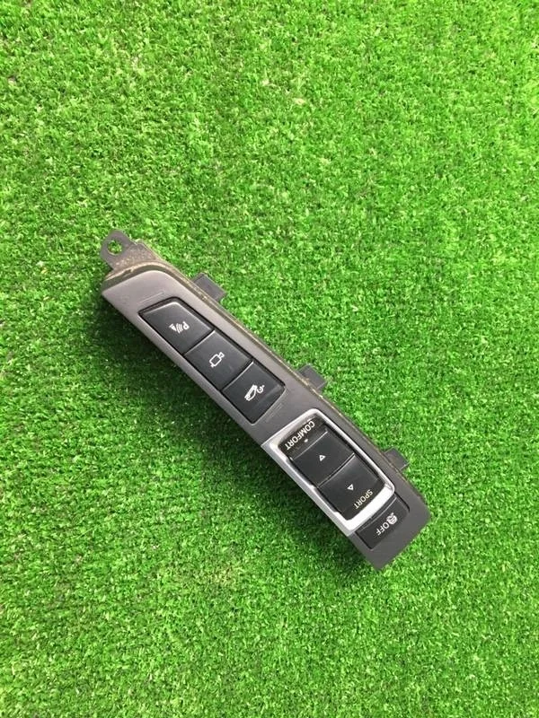 Блок кнопок центральной консоли BMW F10