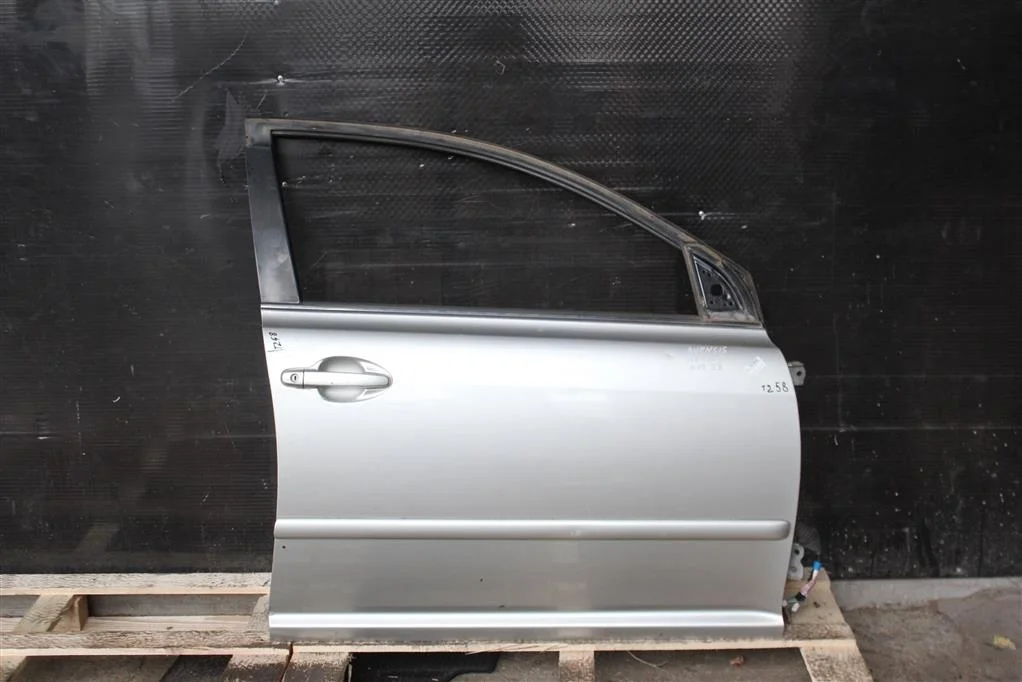 Б.у. дверь TOYOTA AVENSIS AZT250 TOYOTA AVENSIS AZT250