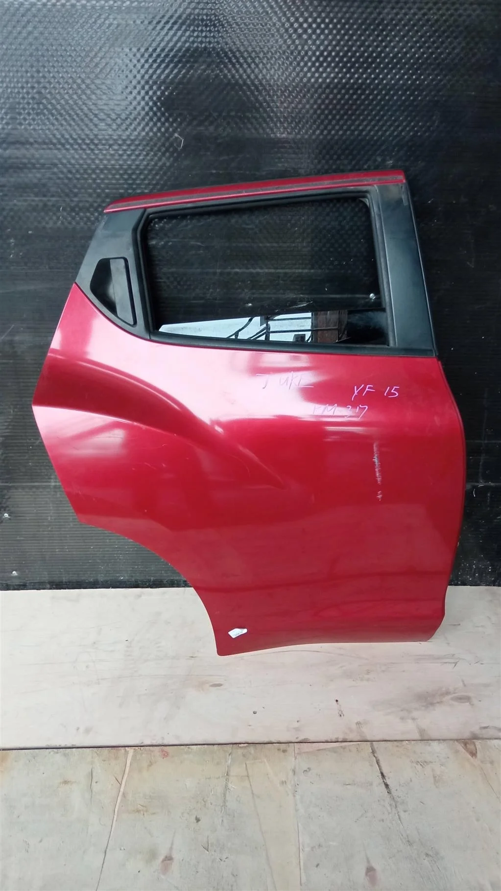 Б.у. дверь NISSAN JUKE F15E NISSAN JUKE F15E