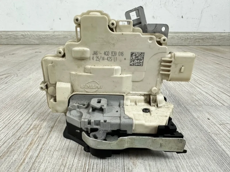 Замок двери VW Touareg 2 2010-2018 7P