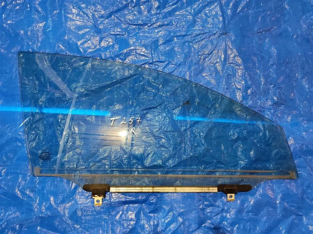 Б.у. стекло двери TOYOTA AVENSIS AZT250 TOYOTA AVENSIS AZT250