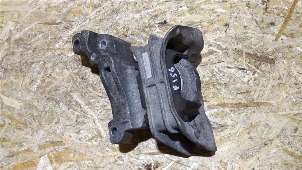 Б.у. опора двигателя NISSAN JUKE F15E NISSAN JUKE F15E