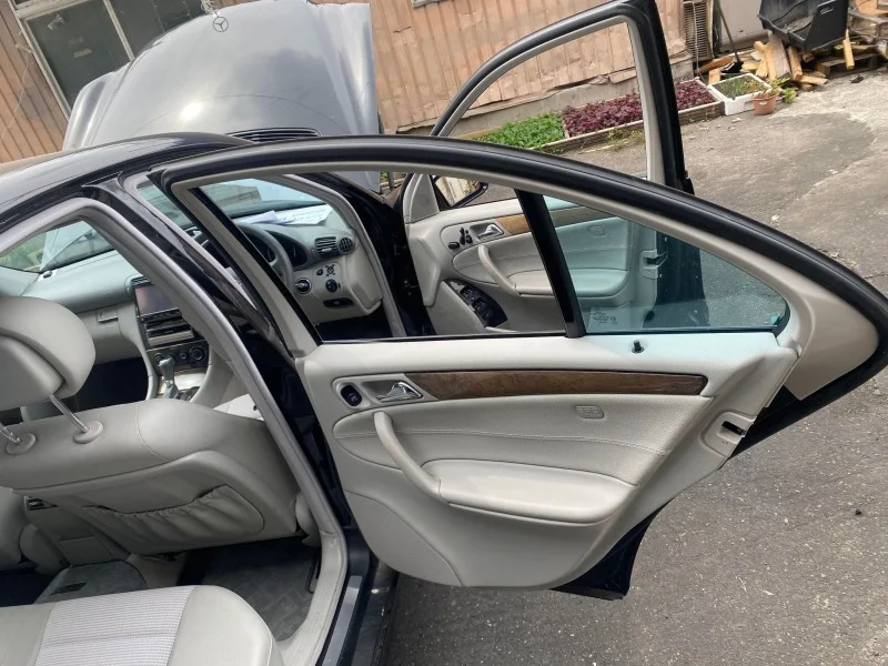 Продажа Mercedes-Benz C class 2.5 (204Hp) (272.920) RWD AT по запчастям