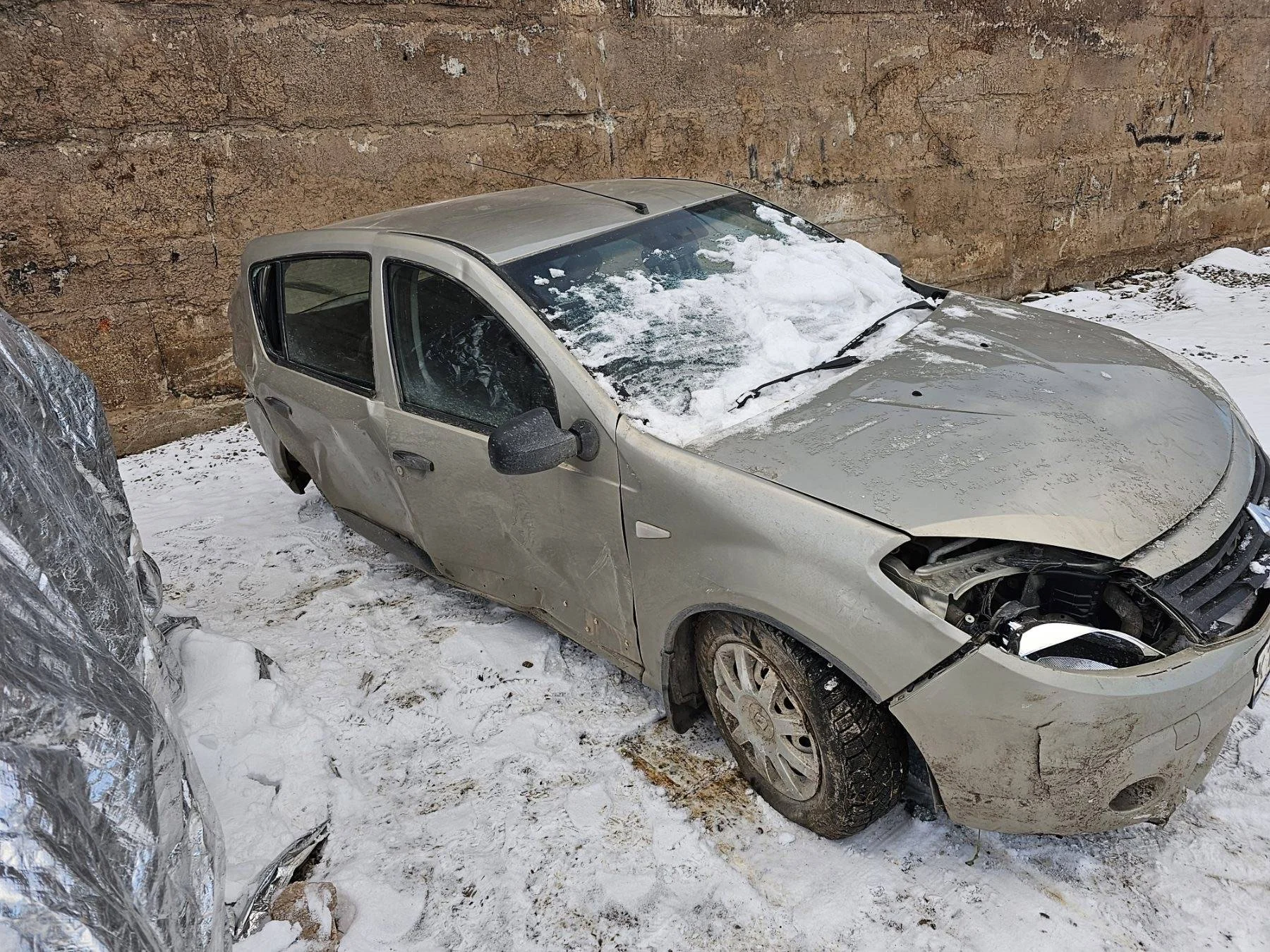 Продажа Renault Sandero 1.4 (75Hp) (K7J A710) FWD MT по запчастям