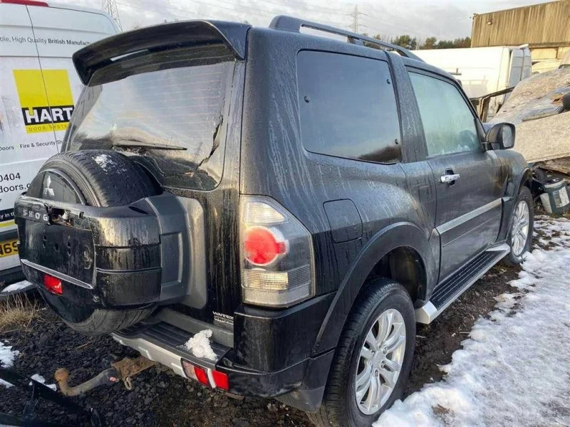 Продажа Mitsubishi Pajero 3.2D (190Hp) (4M41) 4WD AT по запчастям