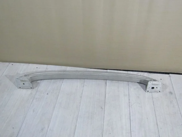 Усилитель заднего бампера для Renault Scenic JM rest 2006-2009 на фотографиях