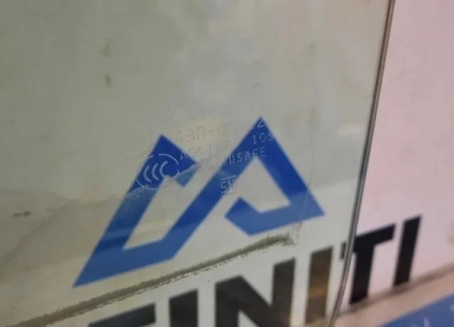 Стекла и зеркала для Infiniti QX 56 2010-2014 на фотографиях