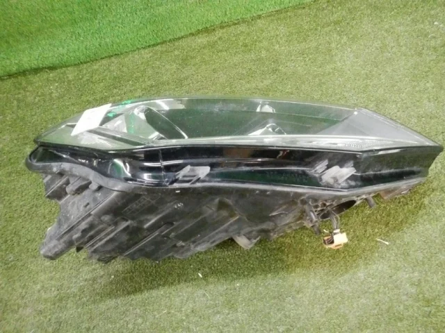 Фара правая для Volkswagen Caddy IV (2K) 2015-2020 на фотографиях