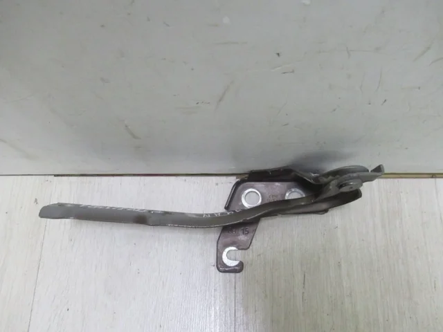 Петля капота правая для Volkswagen Tiguan I NF 2006-2017 на фотографиях