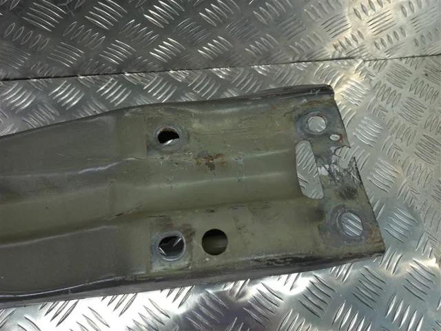 Усилитель переднего бампера для Ford Explorer U502 rest 2014-2019 на фотографиях