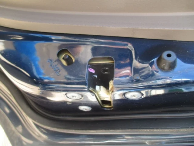 Замок двери задней правой для Nissan Murano Z50 2002-2009 на фотографиях