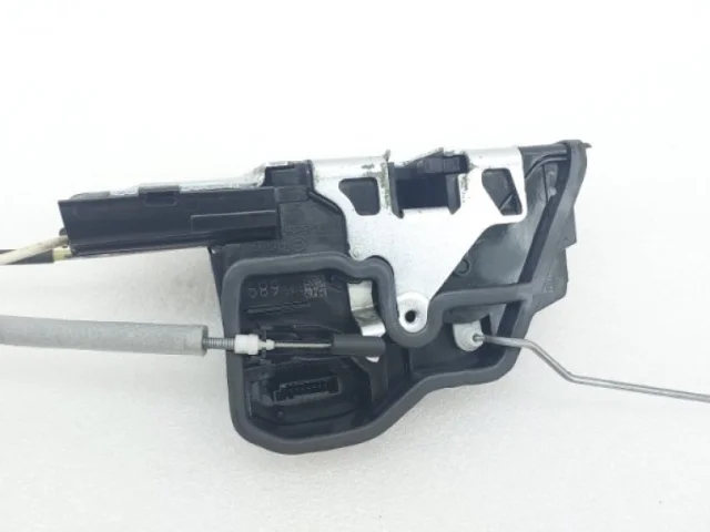 Уплотнитель передней правой двери для BMW 5er Ф10 2010-2013 на фотографиях